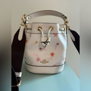 Coach Dempsey Drawstring Bucket Bag 15 With Shooting Star Print